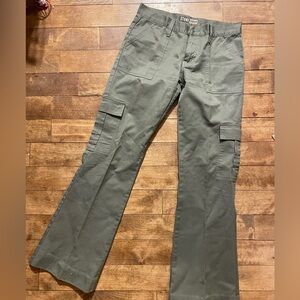 Stylish Women's Cargo Pants in Olive Green